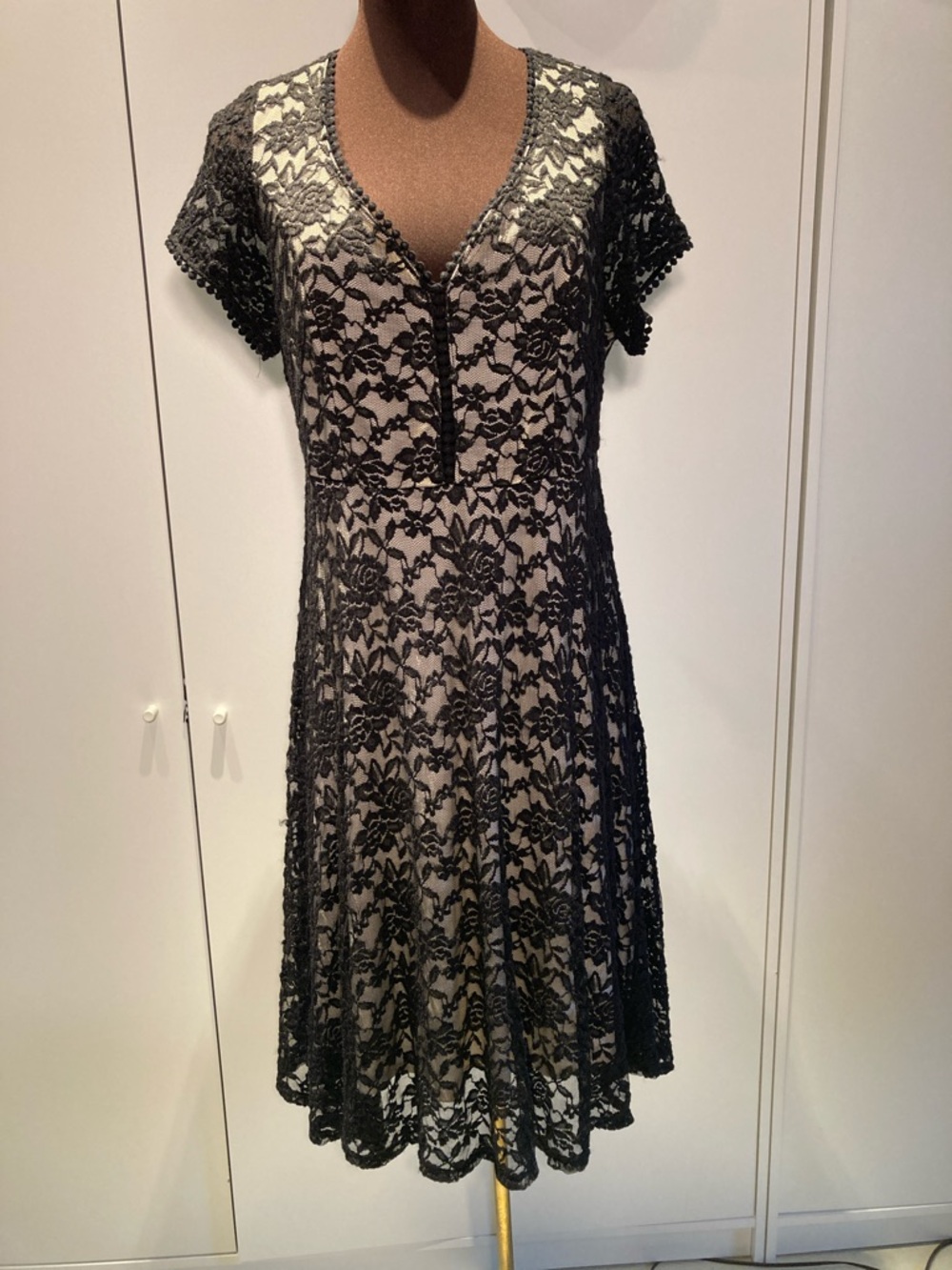 torrid Black Lace Midi Dress with Nude Lining size 00/M/10